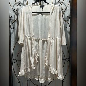 Torrid 3/4 sleeve wrap. SZ 0 Cream with front ruffles